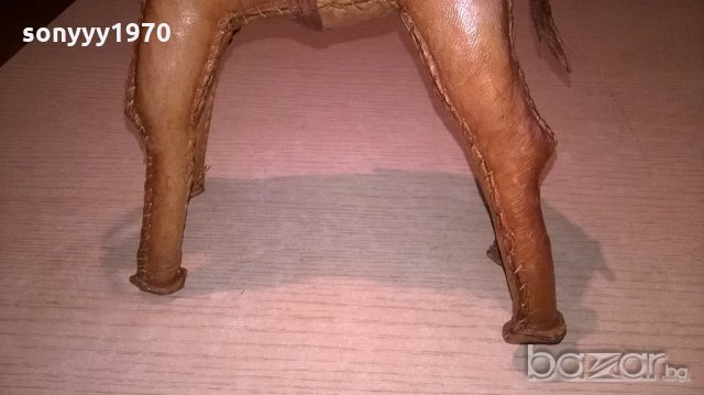 камила 30х30х10см-кожа-внос швеицария, снимка 11 - Антикварни и старинни предмети - 18711435
