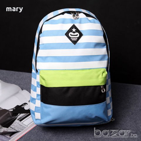 голяма раница на широки светлосини черти