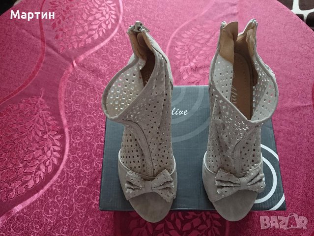 Дамски велурени обувки