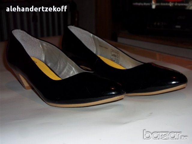 Три чифта дамски обувки , единият от,които в комплект с чанта., снимка 16 - Дамски ежедневни обувки - 11838281