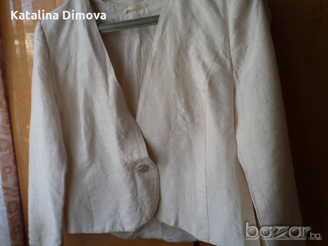 Продавам дамски костюм, копринен шантунг, цвят-шампанско, снимка 2 - Костюми - 18966368