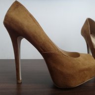 Нови бежови обувки на висок ток и платформа, снимка 1 - Дамски обувки на ток - 11047234