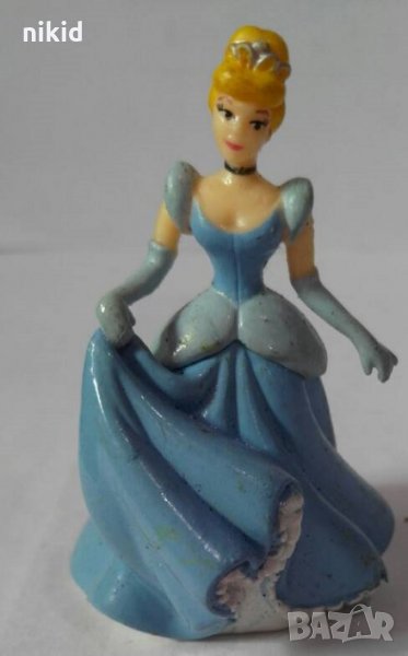 Малка Cinderella Пепеляшка пластмасова фигурка топер pvc за игра и украса торта, снимка 1