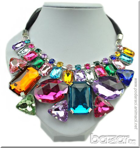 КОЛИЕ С МНОГОЦВЕТНИ КРИСТАЛИ, снимка 1