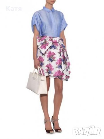 Katerina Gatta изключителна пола с голяма панделка