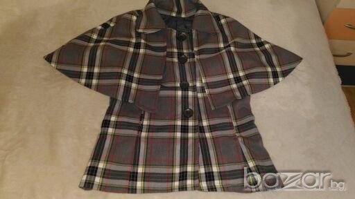 Продавам сако с ръкави оформени като пелерина L размер