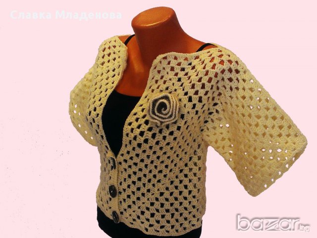 Елегантна жителка в цвят екрю със зелена роза, снимка 3 - Жилетки - 14792513