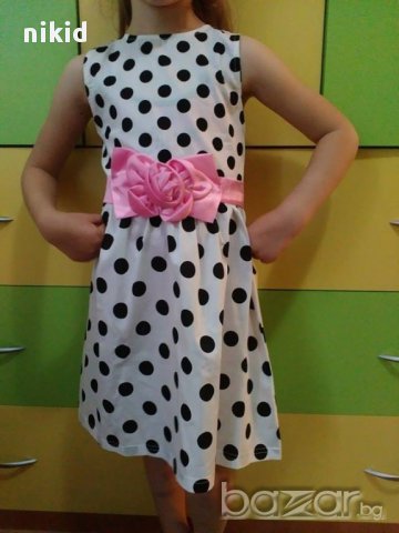 разкошна нежна рокля бяла на черни точки с панделка , снимка 3 - Детски рокли и поли - 15148142