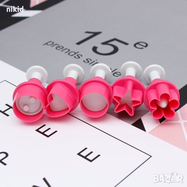 5 бр кръгче копче цветче сърце звездичка пластмасови резци форми с бутало сладки фондан резец форма, снимка 1