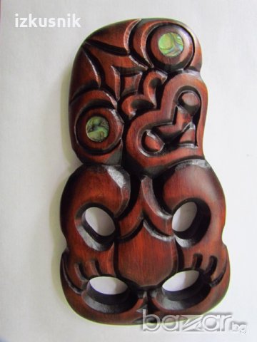 Стара южноамериканска дърворезба със седеф