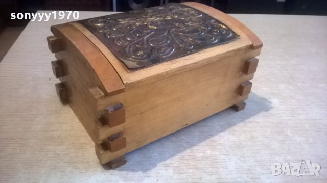 ретро дървена кутия с метален обков-1977г-22х16х11см, снимка 1 - Колекции - 24152627