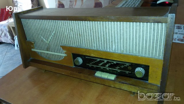 Продавам автентичен работещ радиоприемник Чайка производство 1962г, снимка 3 - Антикварни и старинни предмети - 21167690