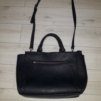 Черна кожена чанта с дълга и къси дръжки, снимка 1 - Чанти - 23623592