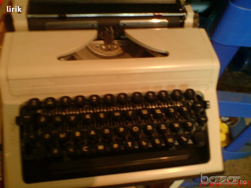 Пишеща машина портативна кирилица с руски стандарт на клавиши, снимка 1