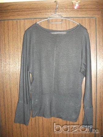 Черна блуза с дълъг ръкав и щампа сърце, снимка 4 - Блузи с дълъг ръкав и пуловери - 7954956