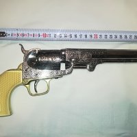 Револвер Колт /Colt, 1851/ Масивна и красива реплика, снимка 4 - Бойно оръжие - 21103410