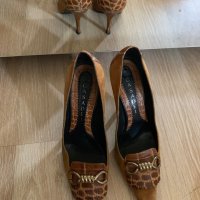 CASADEI - златисти обувки, снимка 1 - Дамски елегантни обувки - 25457267