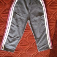 Долнище на детски анцуг с кант в сиво, размер 98, ново, снимка 1 - Детски панталони и дънки - 10725395