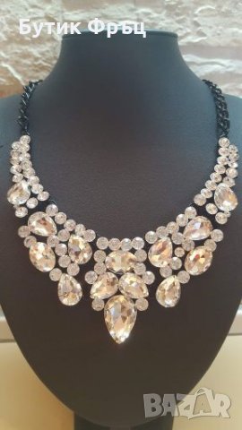 Колие елият бели кристали