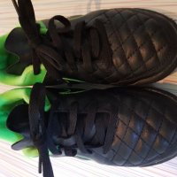 Футболни обувки, снимка 1 - Детски маратонки - 19389775