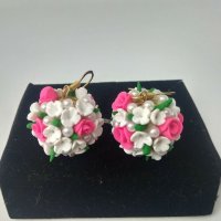 Обици букет  от ръчно изработени цветя от полимерна глина , снимка 1 - Обеци - 22145094