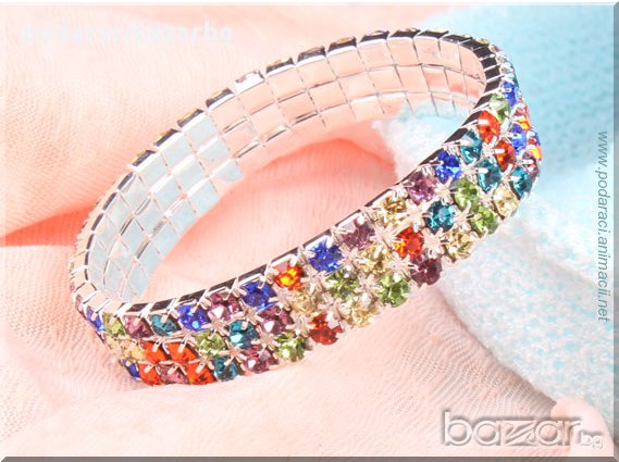 МНОГОЦВЕТНА ТРИРЕДНА КРИСТАЛНА ГРИВНА, снимка 1