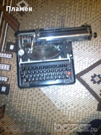 Пишеща машина, снимка 1 - Антикварни и старинни предмети - 12713642