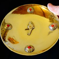 Бронзова чиния с орел и скъпоценни камъни. , снимка 1 - Антикварни и старинни предмети - 24305300