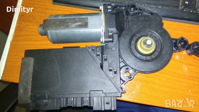 Моторче предно ел. стъкло Vw Phaeton, снимка 2 - Части - 23952909