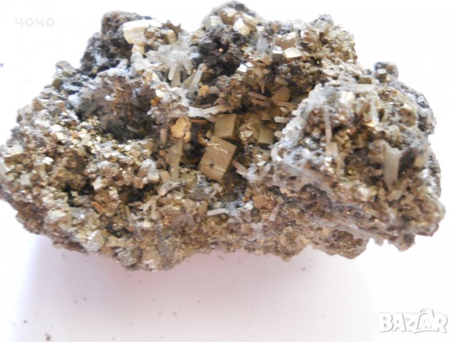 друза планински кристал с пирит