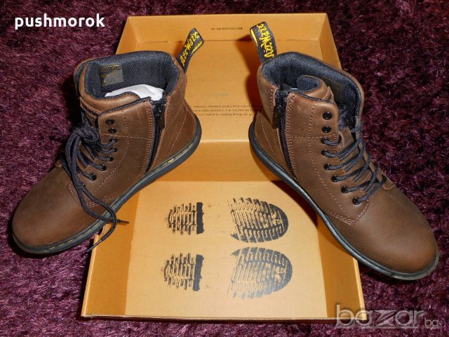 Dr Martens Malky J - нови, снимка 8 - Детски боти и ботуши - 19912959