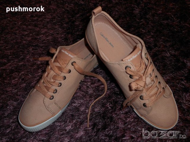 Calvin Klein Jeans Women’s Dora