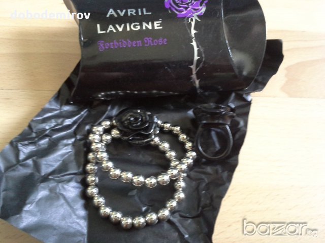 Подаръчен сет Avril Lavigne Wild Forbidden Rose Gift Set оригинал, снимка 8 - Бижутерийни комплекти - 11799378