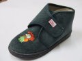Български пантофи зелено кадифе с таралеж, снимка 1 - Бебешки обувки - 17677178