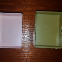 Стара кутийка пластмасова за дребни неща, снимка 1 - Антикварни и старинни предмети - 24072797