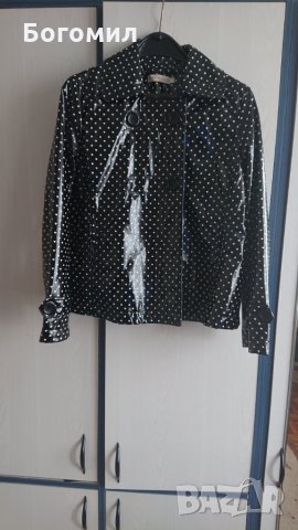 Пролетно есенно късо якенце дъждобранче. 