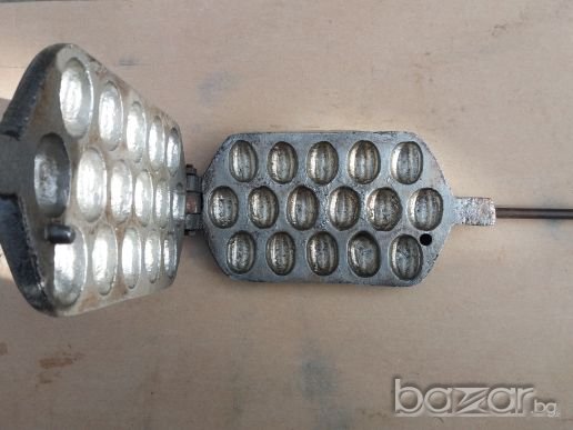 Стара  алуминиева форма за сладки (орехчета)., снимка 3 - Форми - 21180397