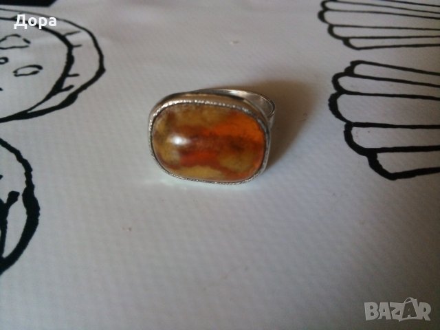 Стар сребърен   пръстен с кехлибар