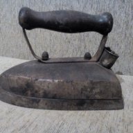 Стара електрическа ютия, снимка 1 - Антикварни и старинни предмети - 17395988