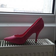 нови елегантни обувки, снимка 2 - Дамски обувки на ток - 9966180