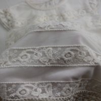 Бяла рокля с бродерия и дантела ZARA, снимка 9 - Бебешки рокли - 25212747