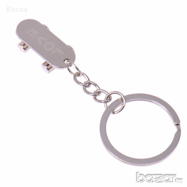 Ключодържател със скеѝтборд, снимка 1