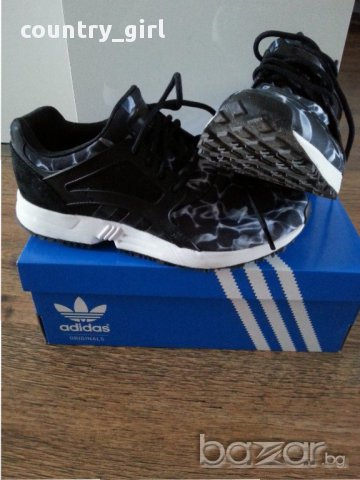 Adidas -страхотни дамски маратонки НОВИ, снимка 7 - Маратонки - 18339566