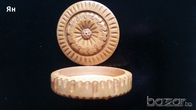 Красива Стара Дървена Кутийка с Дърворезба от 60/70-те, снимка 2 - Антикварни и старинни предмети - 18369003