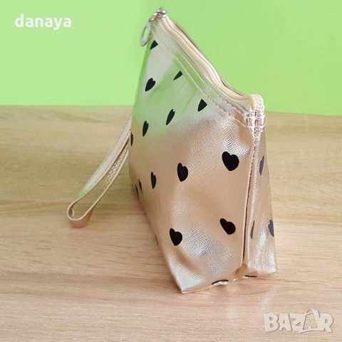 857 Дамски козметичен несесер за гримове козметична чанта златен цвят и сърца, снимка 3 - Чанти - 24979915