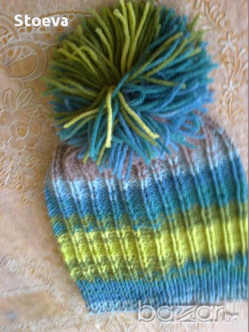 Ръчно плетена шапка с понпон , снимка 8 - Шапки - 13393243
