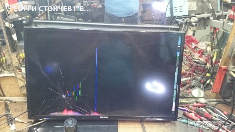 UE32EH4003 СЪС СЧУПЕН ПАНЕЛ, снимка 1