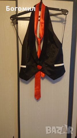 Изрязан авангарден елек