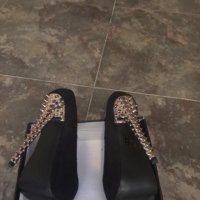Обувки , снимка 2 - Дамски обувки на ток - 22877204
