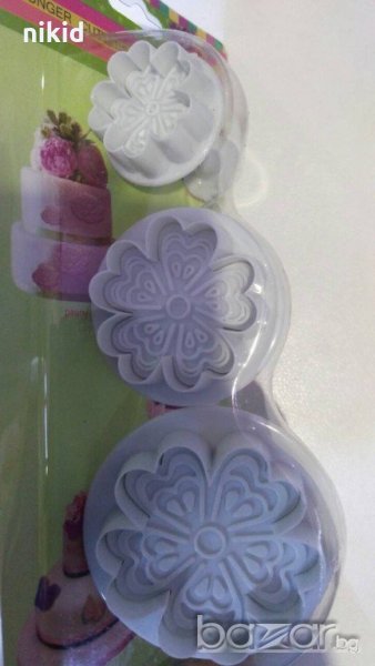 3 бр детелини цветя пластмасови форми резци с бутало и релеф декорация фондан торта сладки, снимка 1